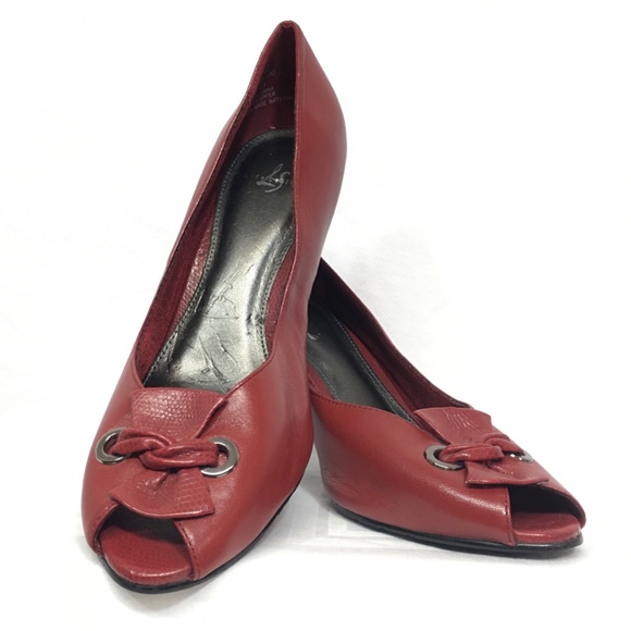 Life Stride 8 1/2 Red Pumps - Picture 2 of 4